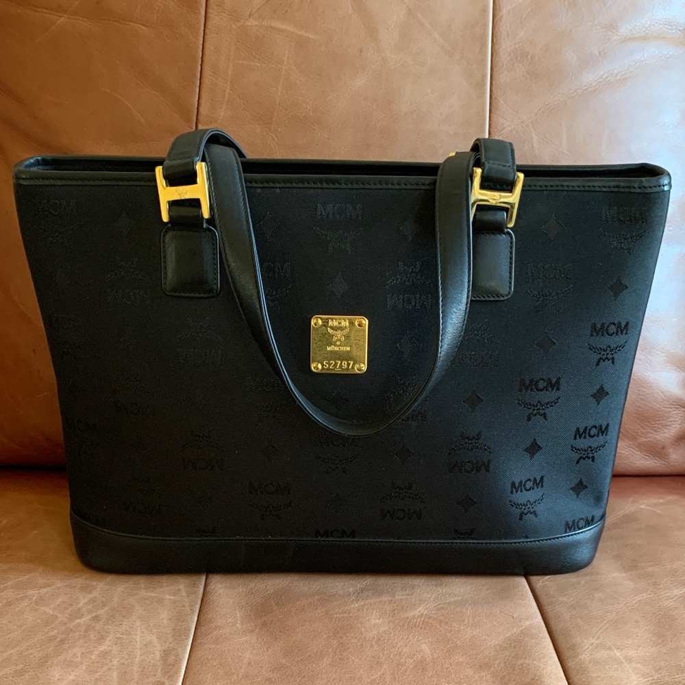 🖤💛MCM Black Tote with Gold Hardware💛🖤